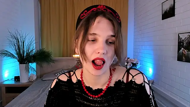 Snapshot of TessaMill chatting on November 18, 2025, 9:14 am TessaMill online show from November 18, 2025, 9:14 am