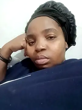 ShySexyBaddiexx online show from September 27, 2025, 11:59 am