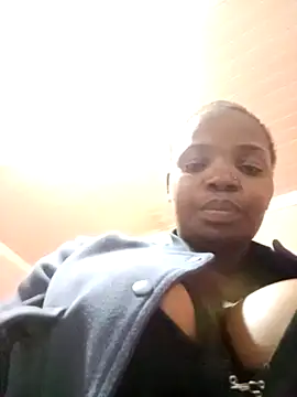 ShySexyBaddiexx online show from February 12, 2026, 2:17 am