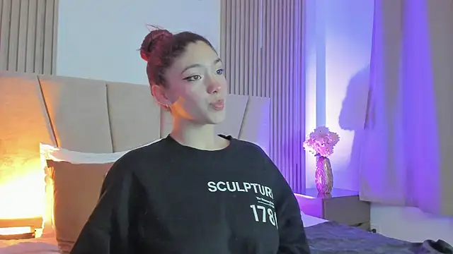 Victoria Beaumont online show from December 3, 2025, 12:03 pm