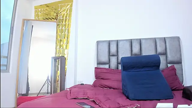 miaroberts69 online show from January 11, 2026, 10:26 pm