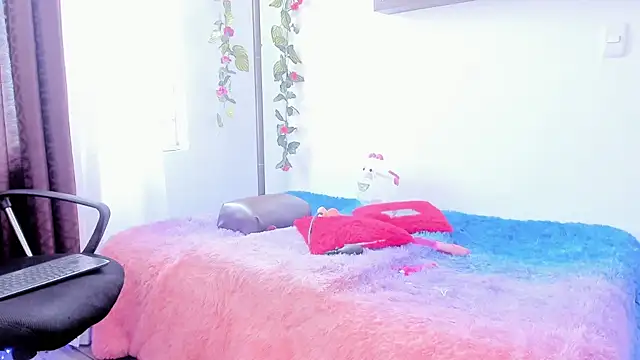 miaroberts69 online show from April 4, 2026, 8:50 pm