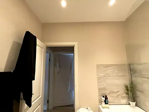 FrancescaXO online show from October 16, 2025, 1:23 pm