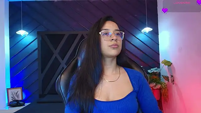 zoe martins  online show from March 18, 2026, 5:16 pm