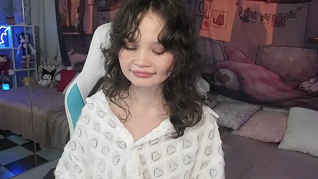 EmilyChaves online show from November 22, 2025, 4:50 pm