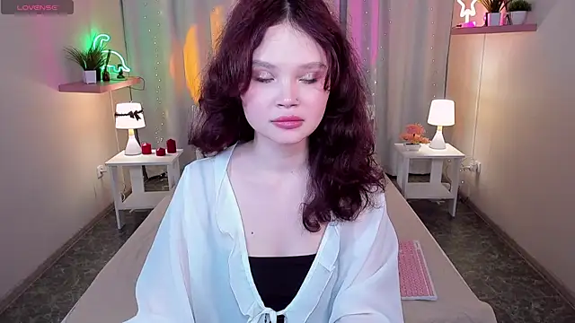 Snapshot of EmilyChaves chatting on June 3, 2026, 8:06 am EmilyChaves online show from June 3, 2026, 8:06 am