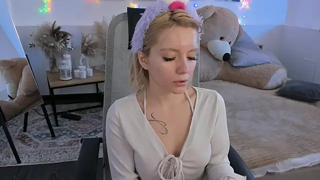 AuroraWrenfield online show from February 26, 2026, 4:22 am