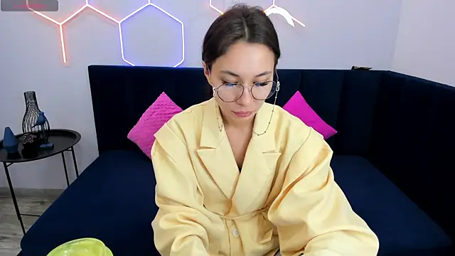 Kat  cat online show from November 3, 2025, 1:29 am