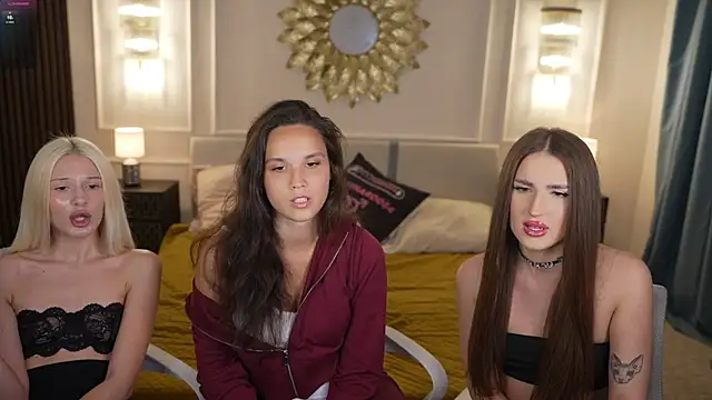 Snapshot of Goldie_Flame chatting on September 24, 2025, 7:28 pm Goldie Flame online show from September 24, 2025, 7:28 pm