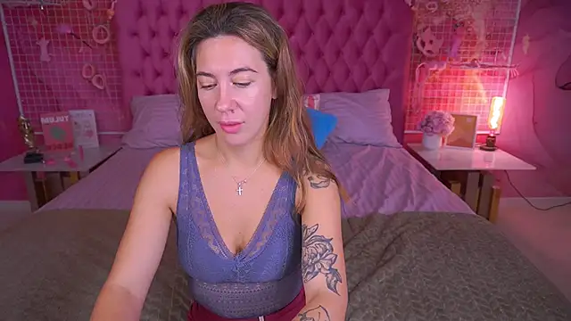 Snapshot of KateShanny chatting on October 6, 2025, 5:49 am KateShanny online show from October 6, 2025, 5:49 am