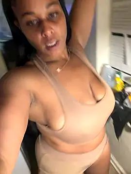 Snapshot of yummy0322 chatting on October 19, 2025, 12:11 am yummy0322 online show from October 19, 2025, 12:11 am