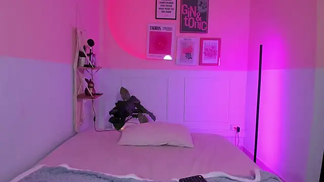 Camila Rivers online show from October 15, 2025, 12:05 pm