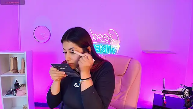 Aphriil   online show from October 20, 2025, 9:15 pm