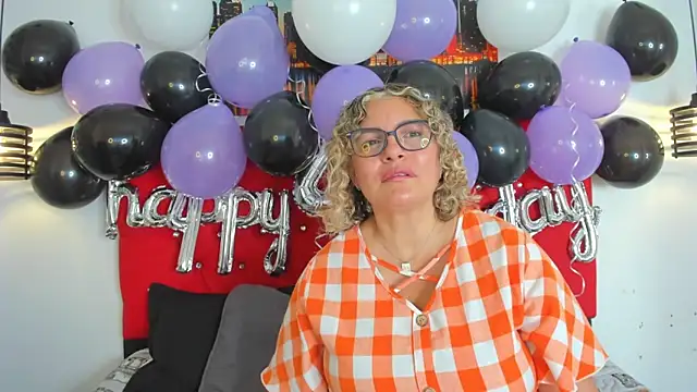 carolinacrus01 online show from October 1, 2025, 3:07 pm