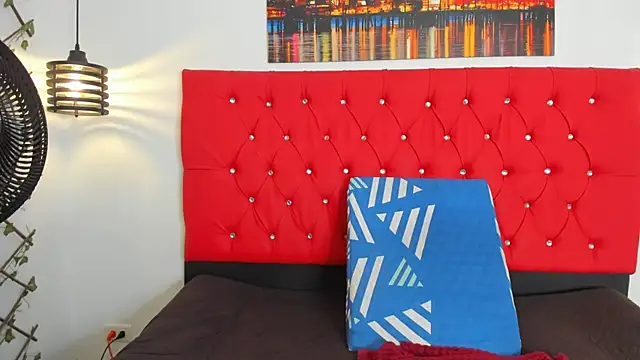 carolinacrus01 online show from October 22, 2025, 3:34 pm