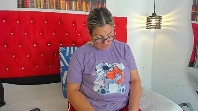 carolinacrus01 online show from December 21, 2025, 4:58 pm