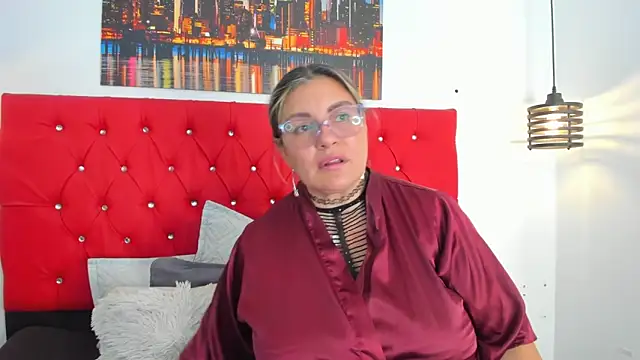 carolinacrus01 online show from February 12, 2026, 4:46 pm