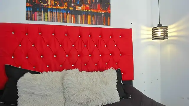 carolinacrus01 online show from February 27, 2026, 4:18 pm