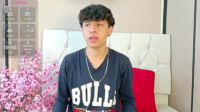 Axel  Evans online show from October 20, 2025, 12:16 pm