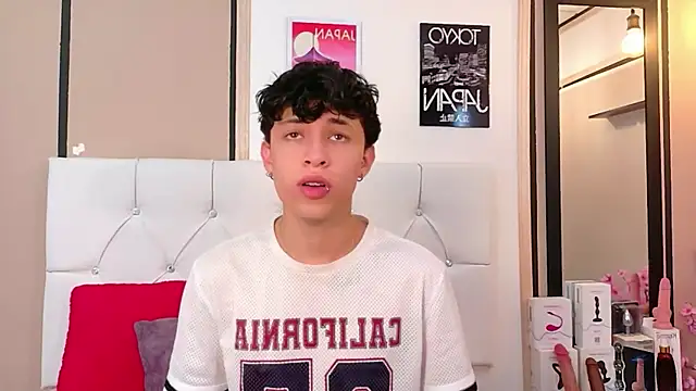 Axel  Evans online show from February 7, 2026, 12:42 pm