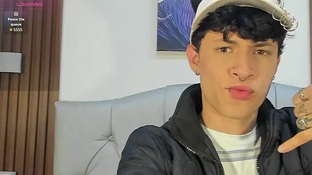 Axel  Evans online show from May 30, 2026, 1:19 pm