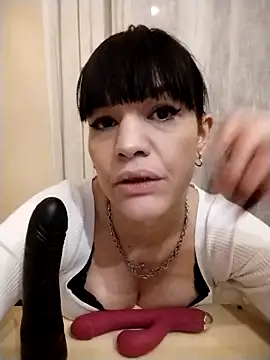 SarettaB90 online show from February 9, 2026, 10:25 pm