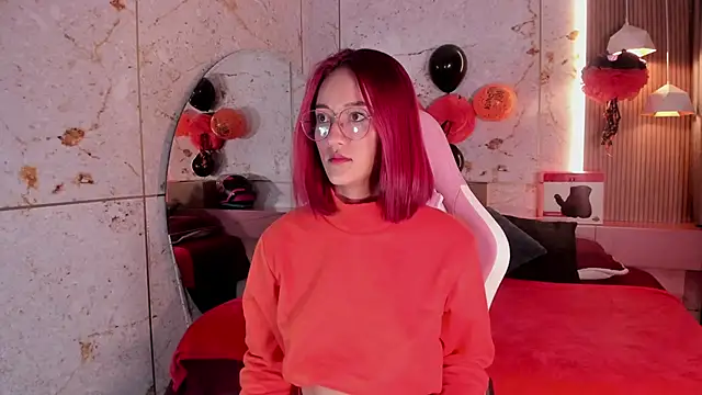 daphne courtis online show from October 12, 2025, 3:05 am