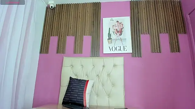 Lucia Spear online show from October 16, 2025, 1:23 pm