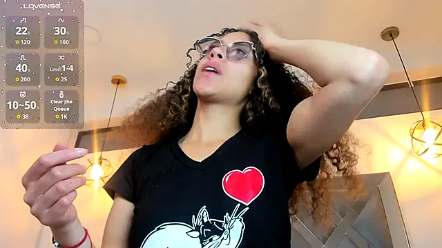 Hanna Cornee  online show from October 9, 2025, 1:42 pm