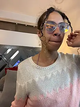 Hanna Cornee  online show from November 12, 2025, 1:33 pm