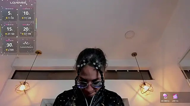 Hanna Cornee  online show from December 17, 2025, 2:12 pm