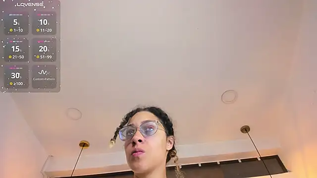 Hanna Cornee  online show from January 6, 2026, 12:20 pm