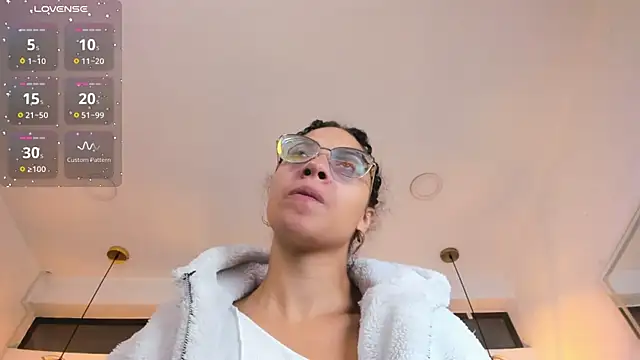 Hanna Cornee  online show from January 8, 2026, 12:51 pm