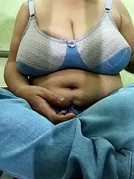 Snapshot of chocobbsneha567 chatting on December 17, 2025, 10:54 am chocobbsneha567 online show from December 17, 2025, 10:54 am