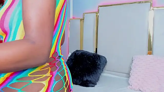 Snapshot of Aurora-Queen chatting on October 7, 2025, 7:55 pm Aurora-Queen online show from October 7, 2025, 7:55 pm