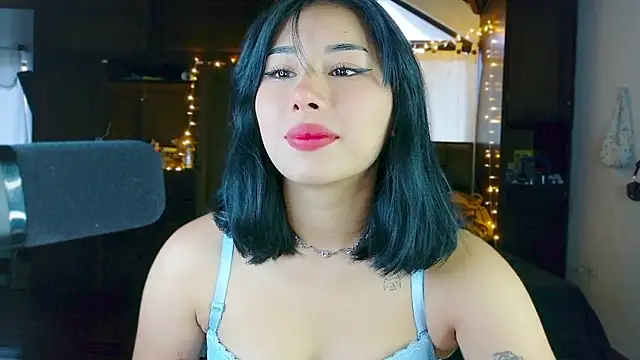 Snapshot of Shisuku_Sophi chatting on May 3, 2026, 10:27 pm Shisuku Sophi online show from May 3, 2026, 10:27 pm