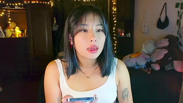 Snapshot of Shisuku_Sophi chatting on May 17, 2026, 5:38 am Shisuku Sophi online show from May 17, 2026, 5:38 am