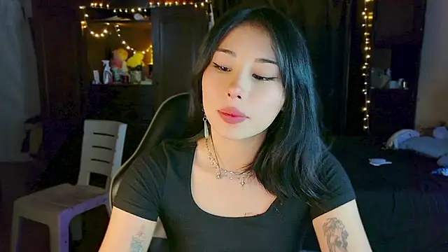 Snapshot of Shisuku_Sophi chatting on June 14, 2026, 2:24 am Shisuku Sophi online show from June 14, 2026, 2:24 am
