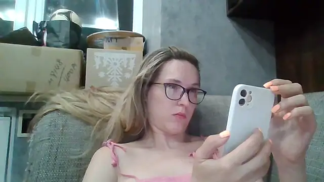 Snapshot of Jugira chatting on July 10, 2026, 10:45 pm Jugira online show from July 10, 2026, 10:45 pm