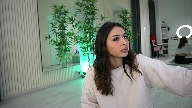 EmmaBlanco online show from December 2, 2025, 8:15 pm