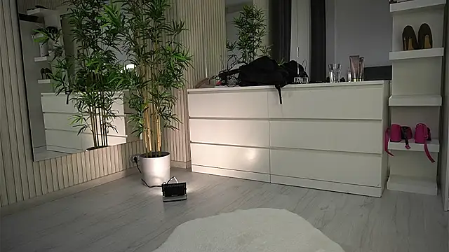 EmmaBlanco online show from March 25, 2026, 6:41 am