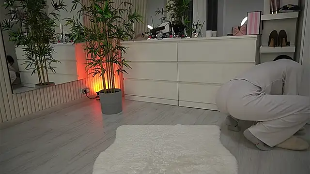 EmmaBlanco online show from April 7, 2026, 4:13 am