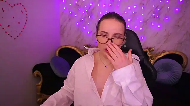 SofieBloom online show from March 5, 2026, 1:23 am