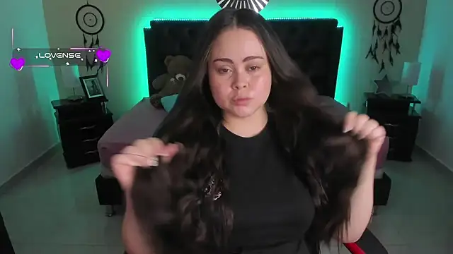 LolaVillalobos online show from September 10, 2025, 1:55 pm