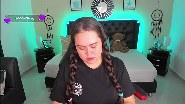 LolaVillalobos online show from September 13, 2025, 11:54 am