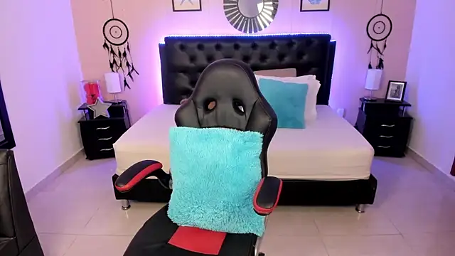 LolaVillalobos online show from March 22, 2026, 12:08 pm