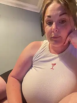 Snapshot of laceygreen chatting on July 25, 2026, 11:02 pm laceygreen online show from July 25, 2026, 11:02 pm