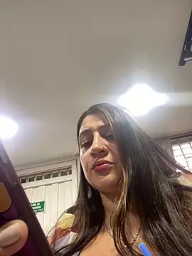 megvibes online show from December 18, 2025, 9:21 pm