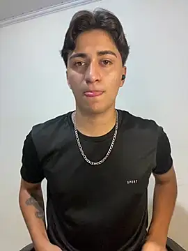 Tavinho067 online show from May 2, 2026, 6:46 pm