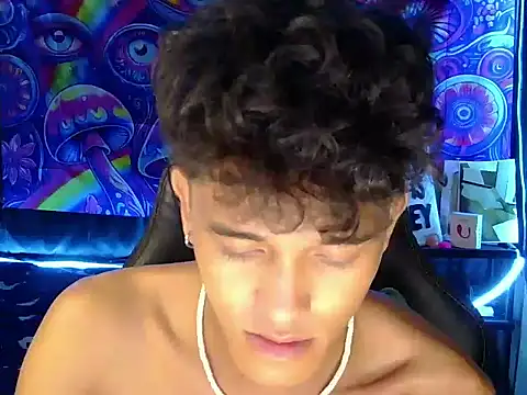 Snapshot of kenbigcockxx chatting on April 21, 2026, 6:44 pm kenbigcockxx online show from April 21, 2026, 6:44 pm